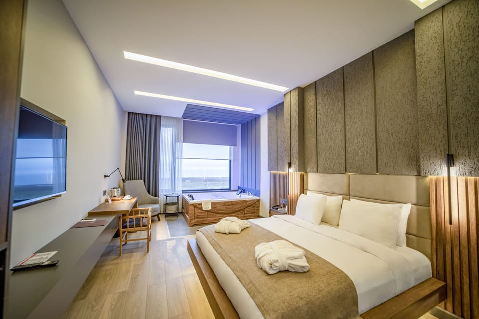 Exclusive Room | Premium bedding, minibar, in-room safe, desk