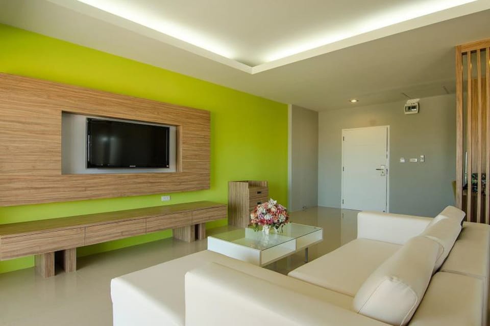 Suite | Living area | Flat-screen TV