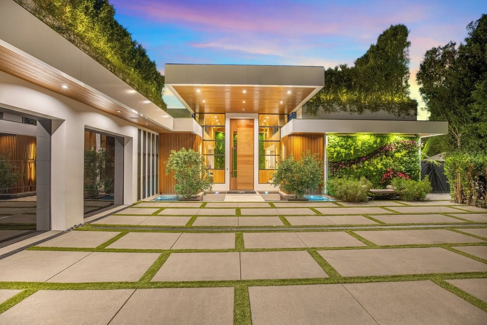 Villa (6 Bedrooms) | Exterior