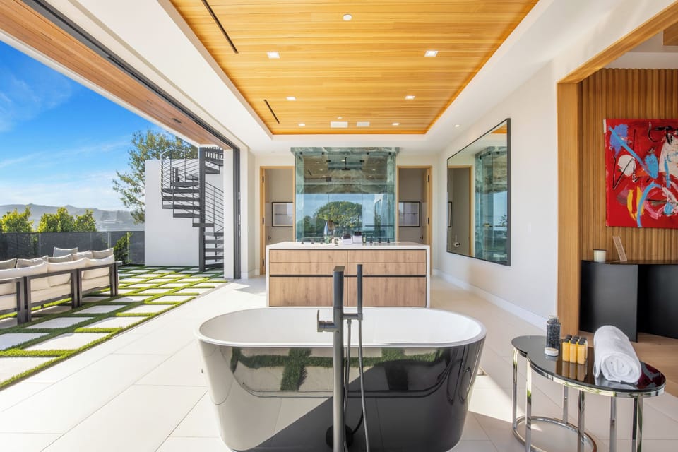 Villa (6 Bedrooms) | Exterior