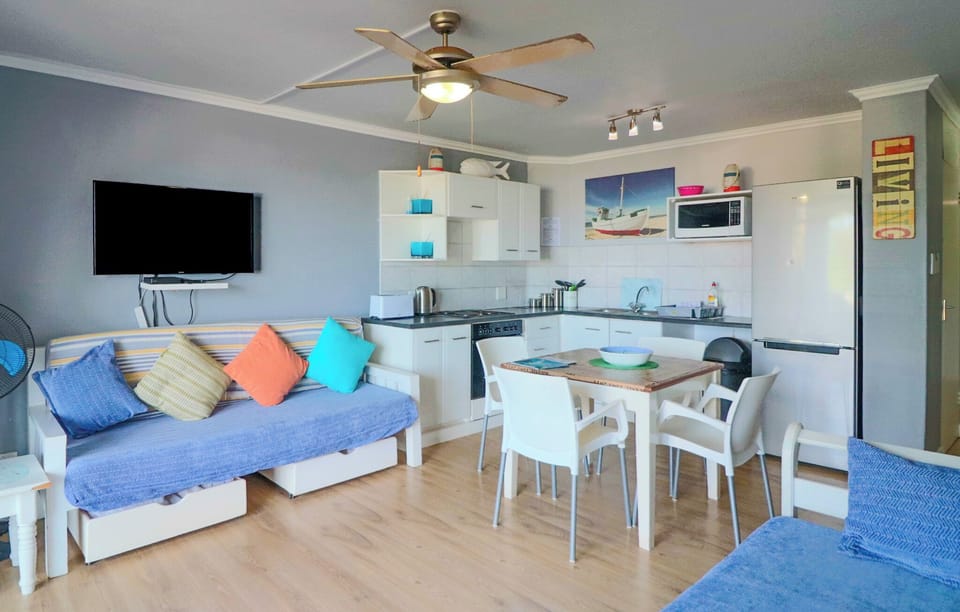 Comfort Apartment, Patio, Partial Sea View | Living area