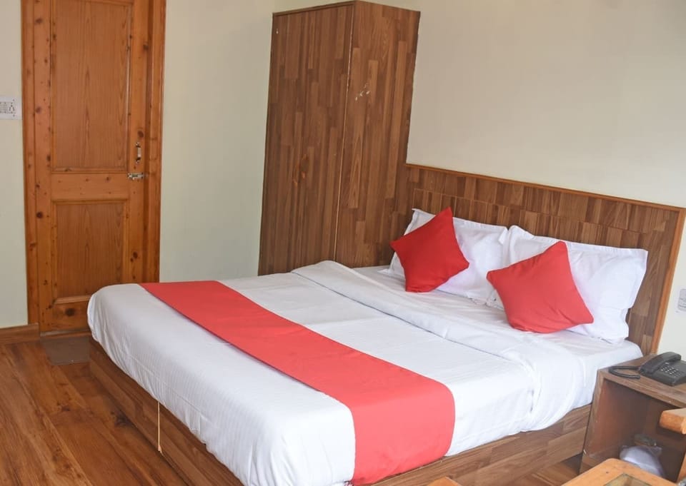 Deluxe Room | In-room safe, desk, WiFi (free)