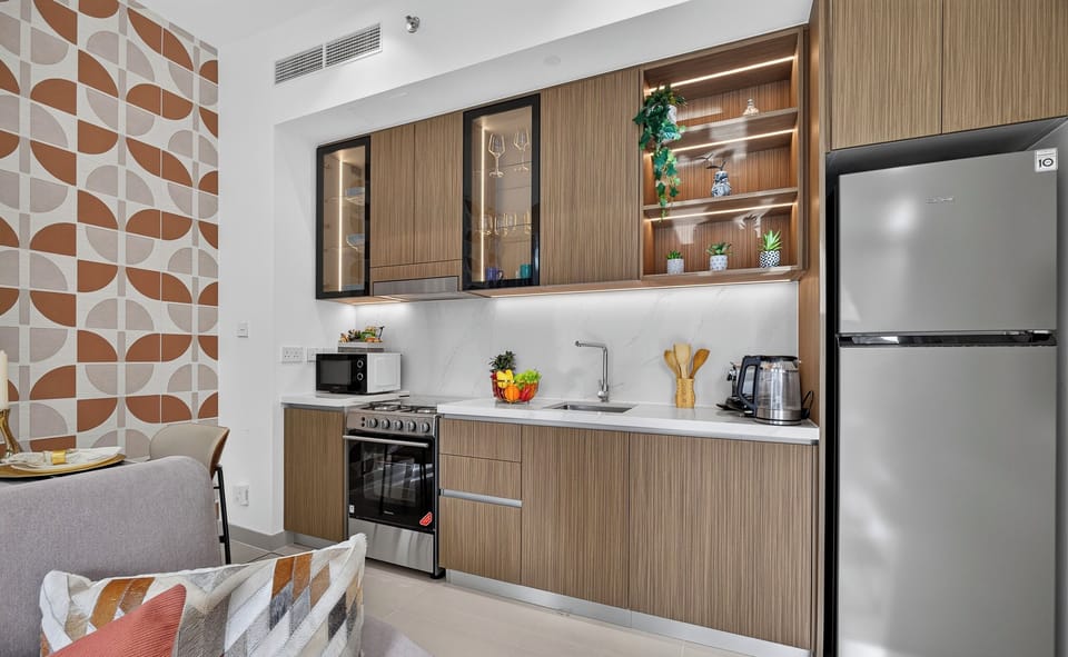 Luxury Apartment, 1 King Bed with Sofa bed, City View | Private kitchen