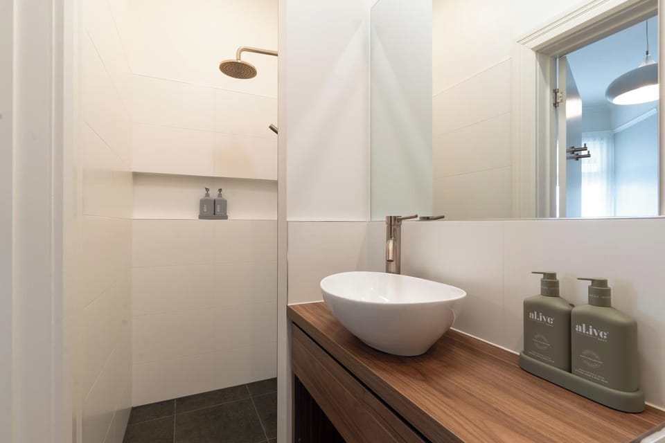 King Superior Room | Bathroom | Separate tub and shower, hair dryer, towels, soap