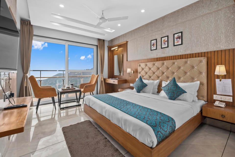 Premium Room, Balcony, Valley View | Bed sheets