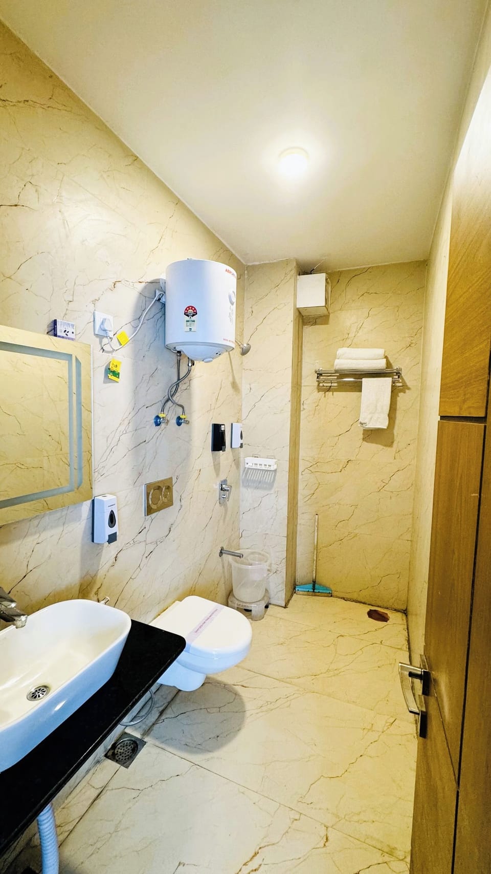 Premium Room, Balcony, Valley View | Bathroom | Slippers
