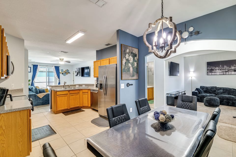 Dining Area | Full Kitchen