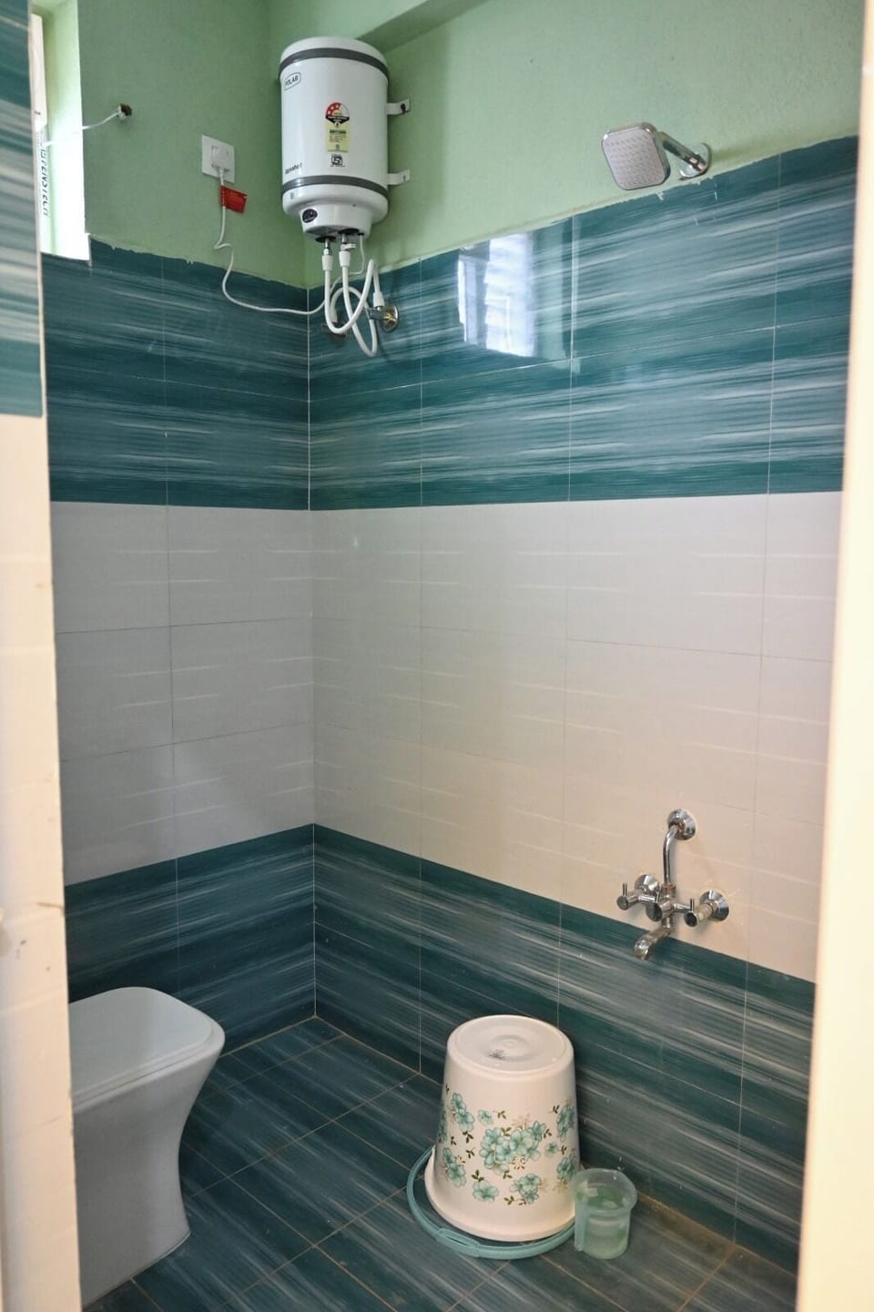 Shower, towels, soap, shampoo