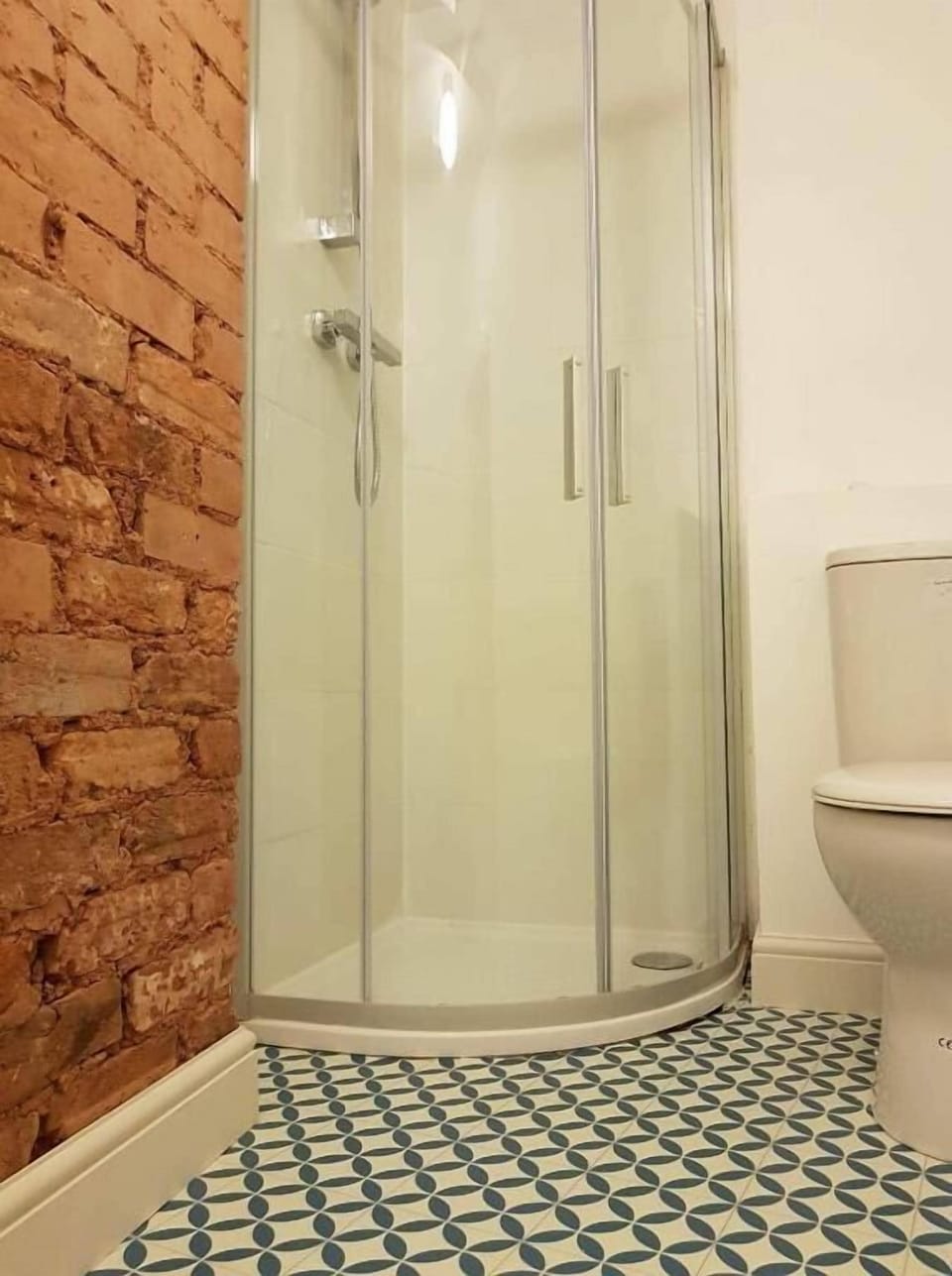 Standard Double Room | Bathroom