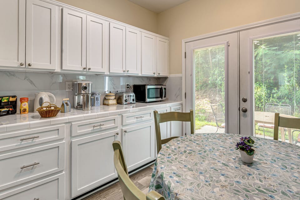 Dining Area | Dishes & Flatware Provided | 1st Floor