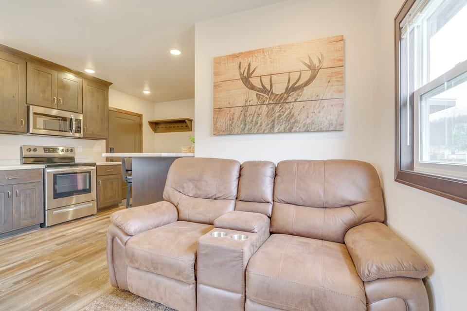 Living Room | Main Cabin