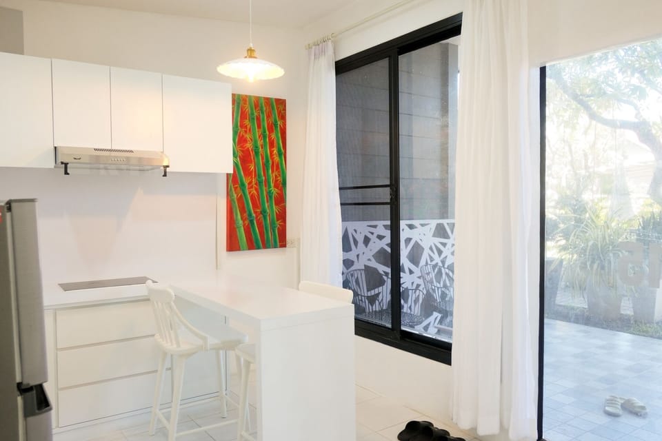 Deluxe Double Room, 1 King Bed, Garden View | Private kitchen