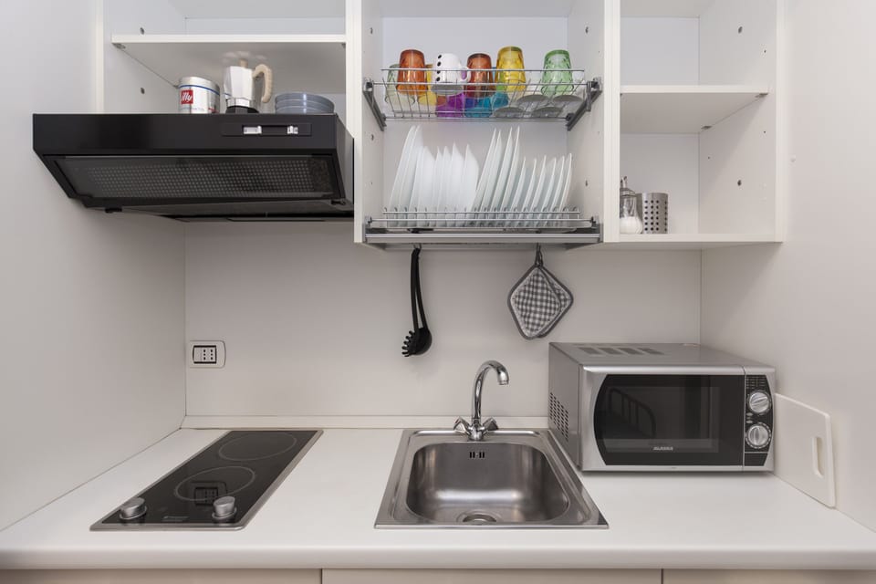 Standard Apartment, 2 Bedrooms, Canal View, Annex Building | Private kitchen