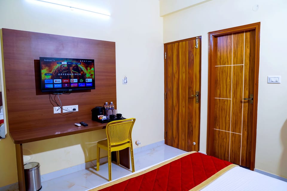 Deluxe Room, City View | WiFi (free), bed sheets