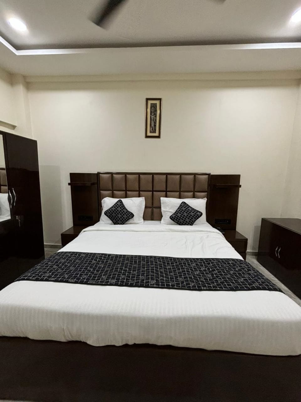 Deluxe Room | Desk, laptop workspace, rollaway beds (surcharge), WiFi (free)