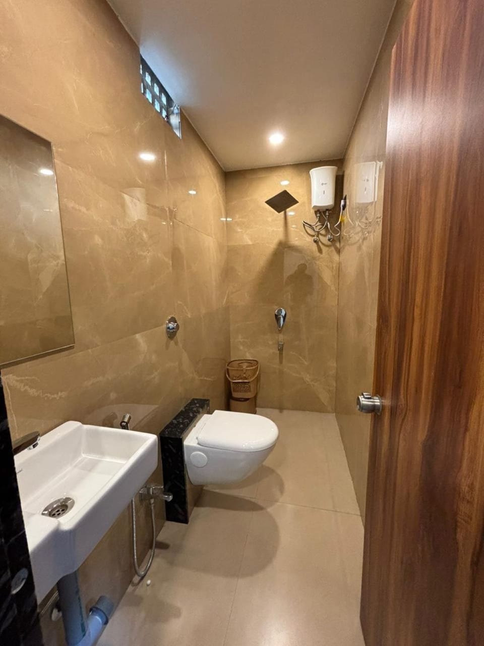Shower, bidet, towels, soap