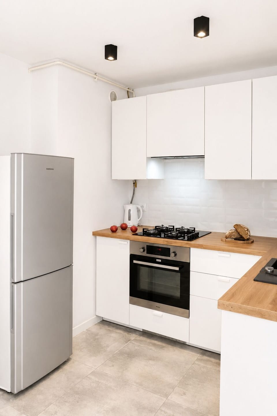 Comfort Apartment, 1 Bedroom, City View | Private kitchen | Electric kettle, highchair, griddle, eco-friendly cleaning products