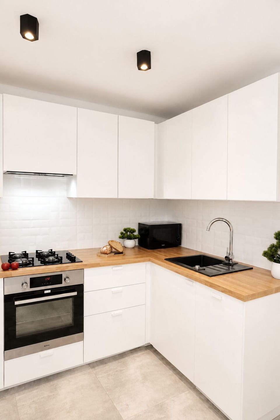 Comfort Apartment, 1 Bedroom, City View | Private kitchen | Electric kettle, highchair, griddle, eco-friendly cleaning products