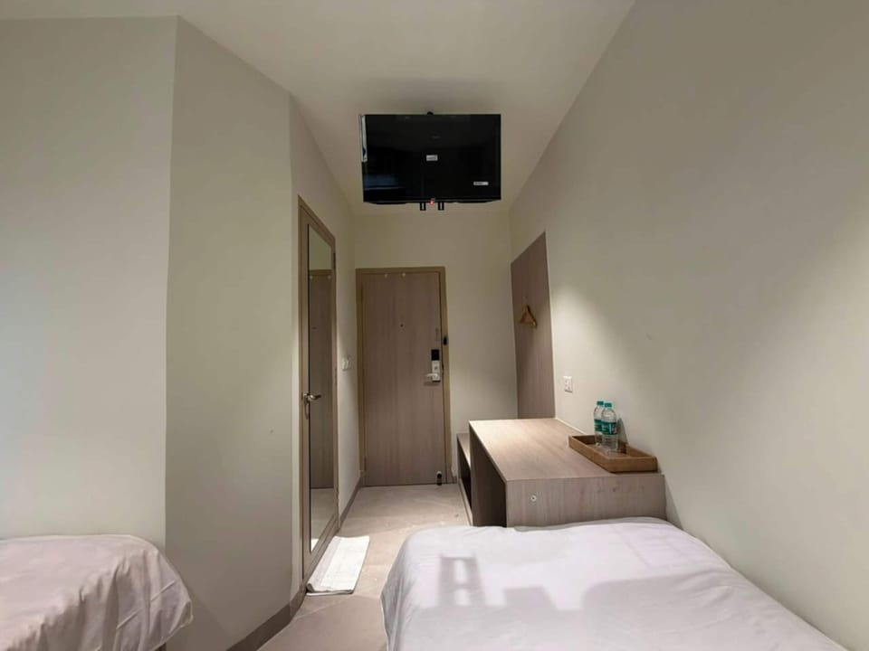 Twin Room | Desk, laptop workspace, WiFi (free)
