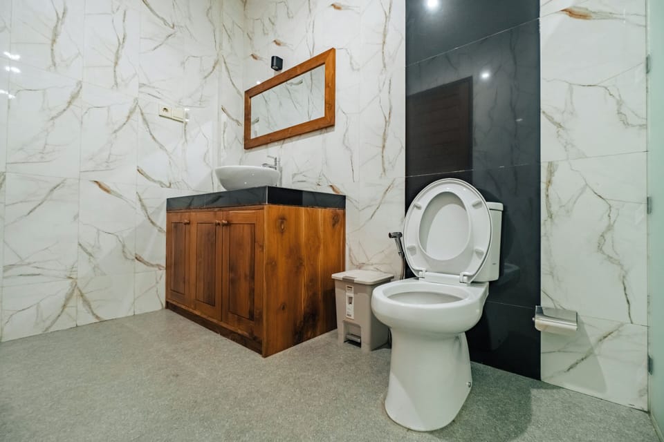 Comfort Double Room, Pool View | Bathroom | Shower, free toiletries, towels, soap