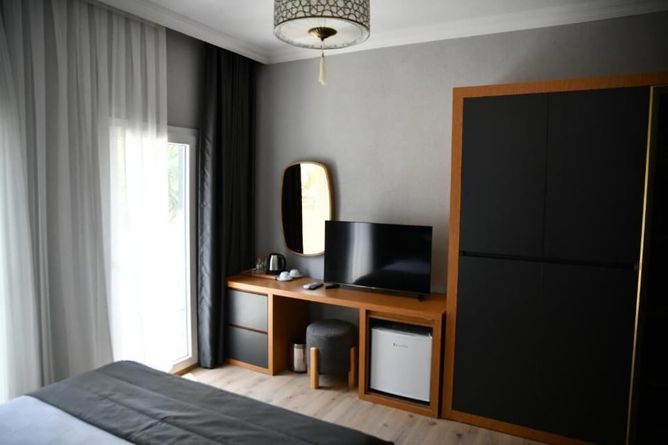 Suite, 1 Double Bed with Sofa bed, Balcony, City View | Desk, WiFi (free)