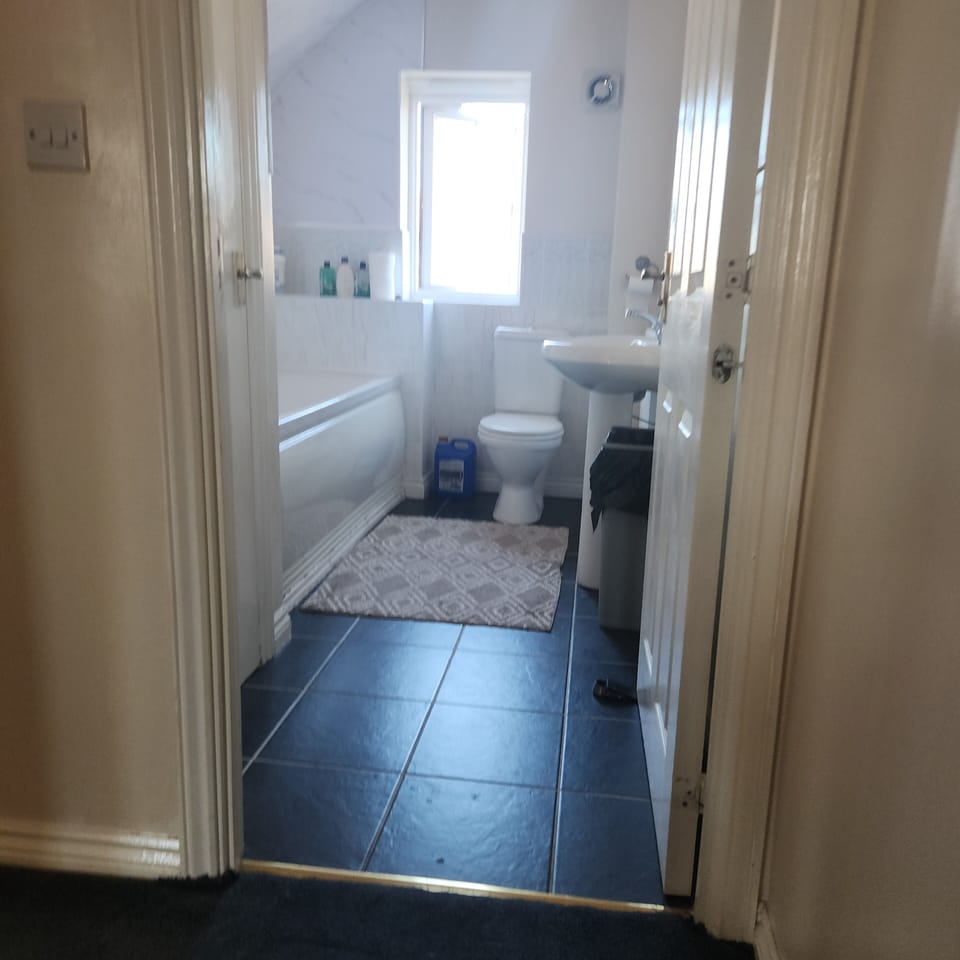 Double or Twin Room | Bathroom