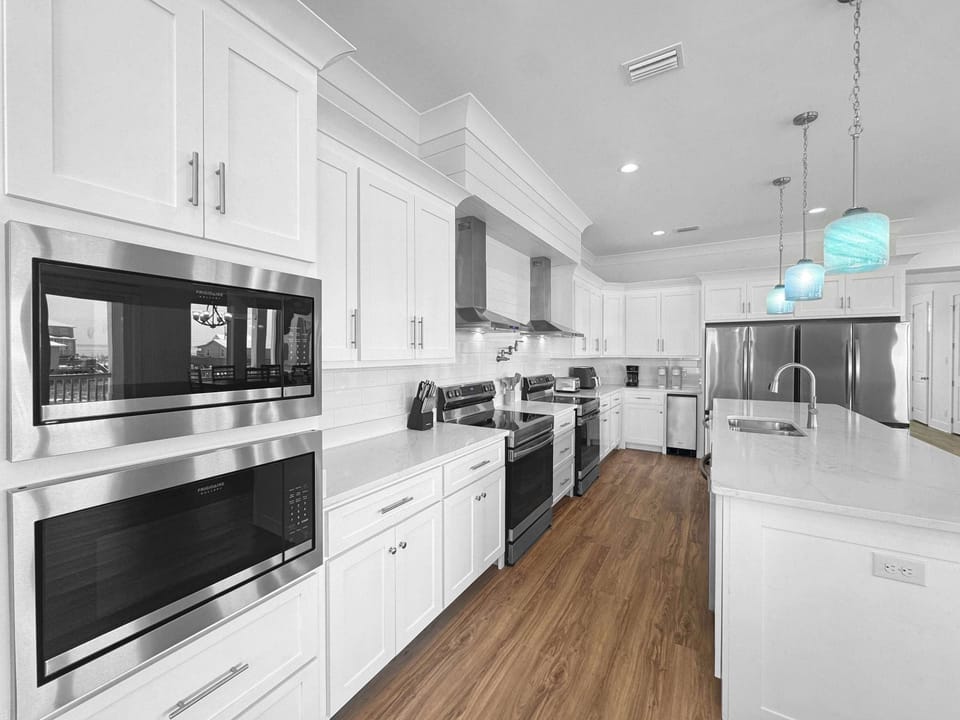 The open kitchen is well equipped for an unforgettable getaway​