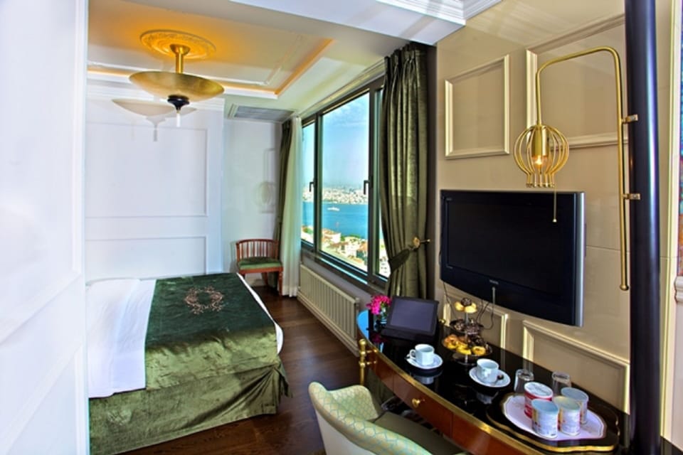Family Suite, 3 Bedrooms, Connecting Rooms, Corner | View from room