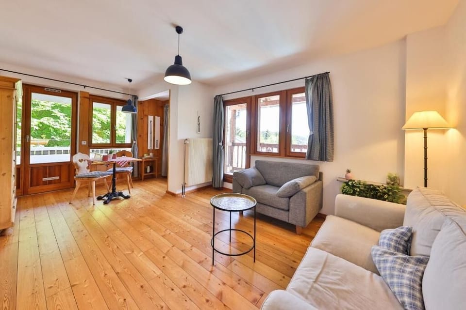 Deluxe Double Room, Non Smoking, Mountain View | Living area | TV