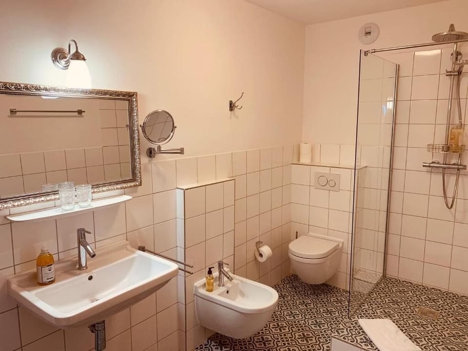 Deluxe Double Room, Non Smoking, Mountain View | Bathroom
