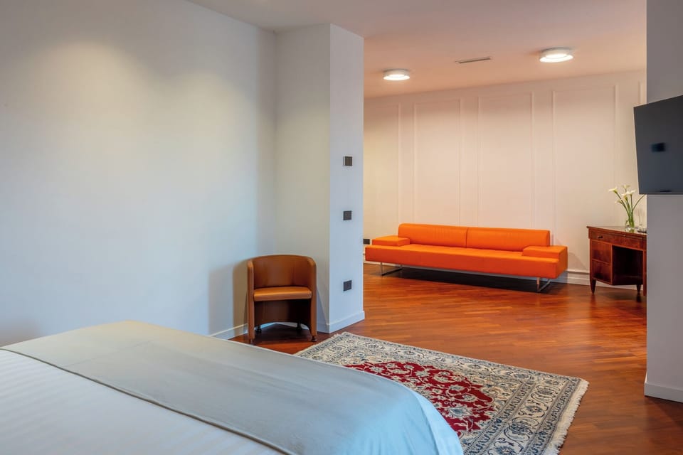 Luxury Suite, Park View | In-room safe, WiFi (free)