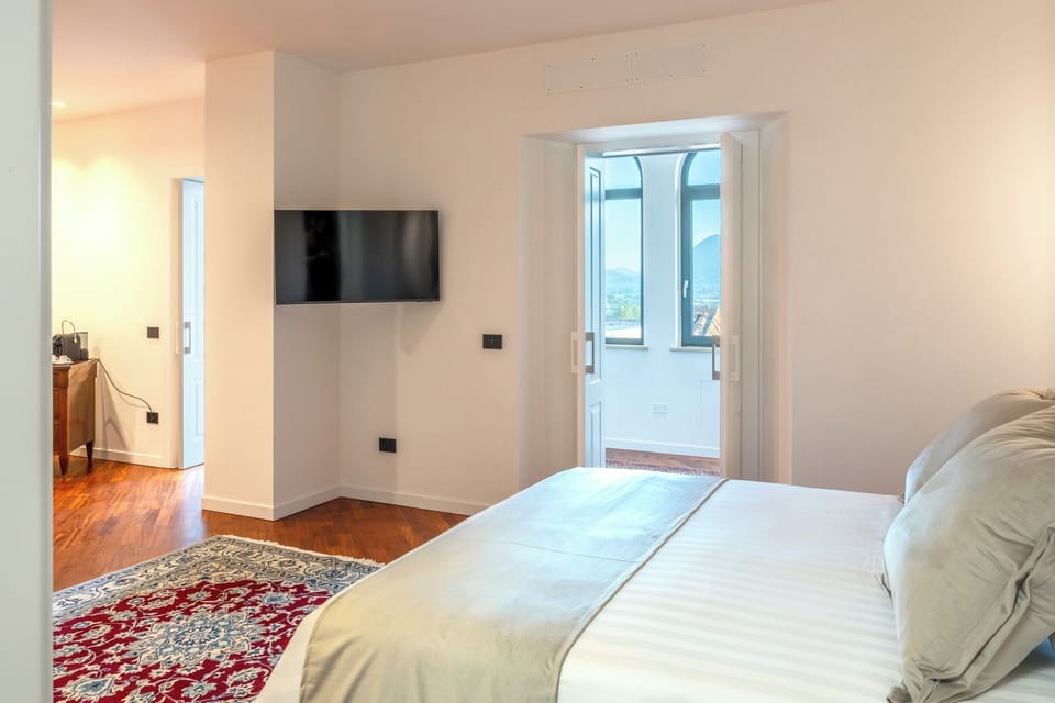 Luxury Suite, Park View | In-room safe, WiFi (free)
