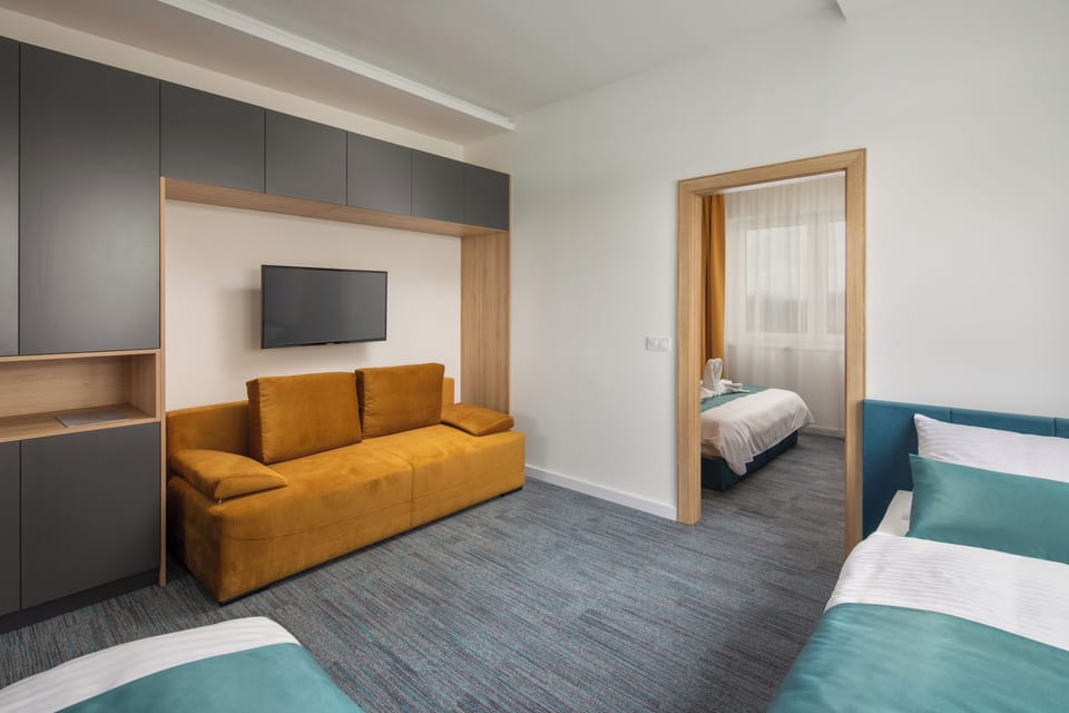 Deluxe Suite, Lake View | In-room safe, desk, laptop workspace, WiFi (free)