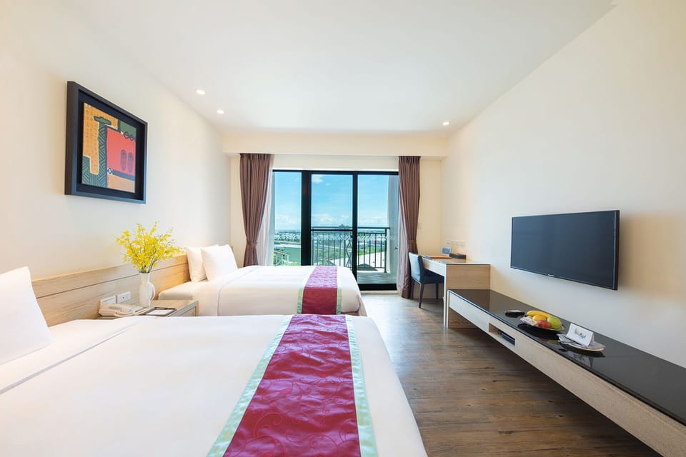 Free minibar, in-room safe, desk, blackout drapes