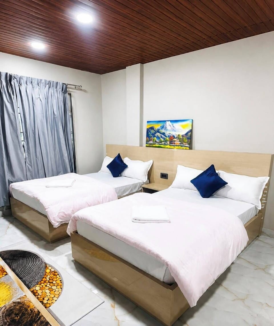 Double or Twin Room, Balcony, Mountain View | Desk, WiFi (free)
