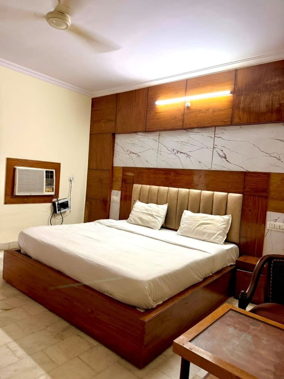 Deluxe Room | Premium bedding, WiFi (free), bed sheets