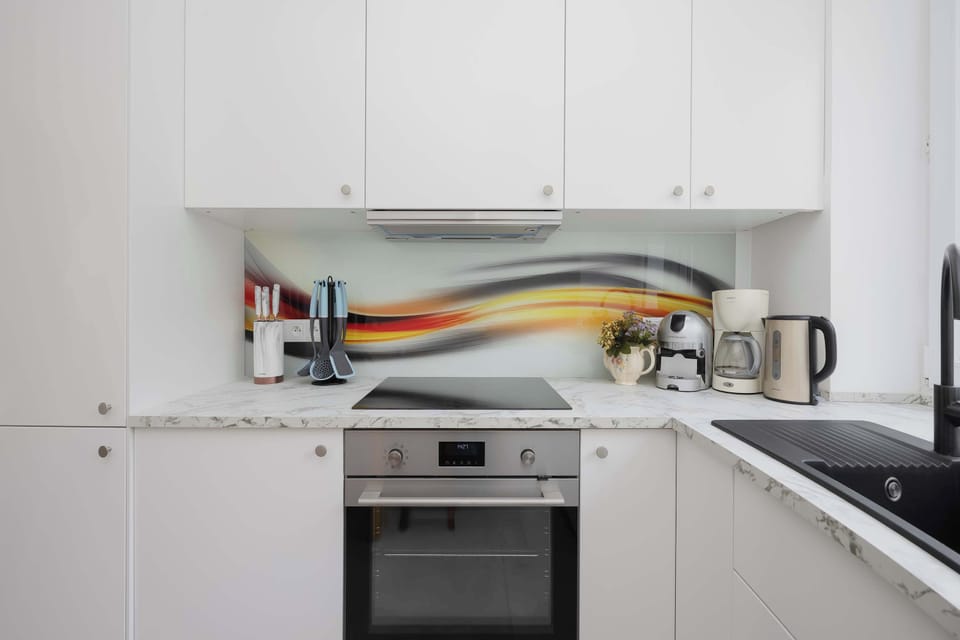 The kitchen's modern amenities ensure a comfortable stay.