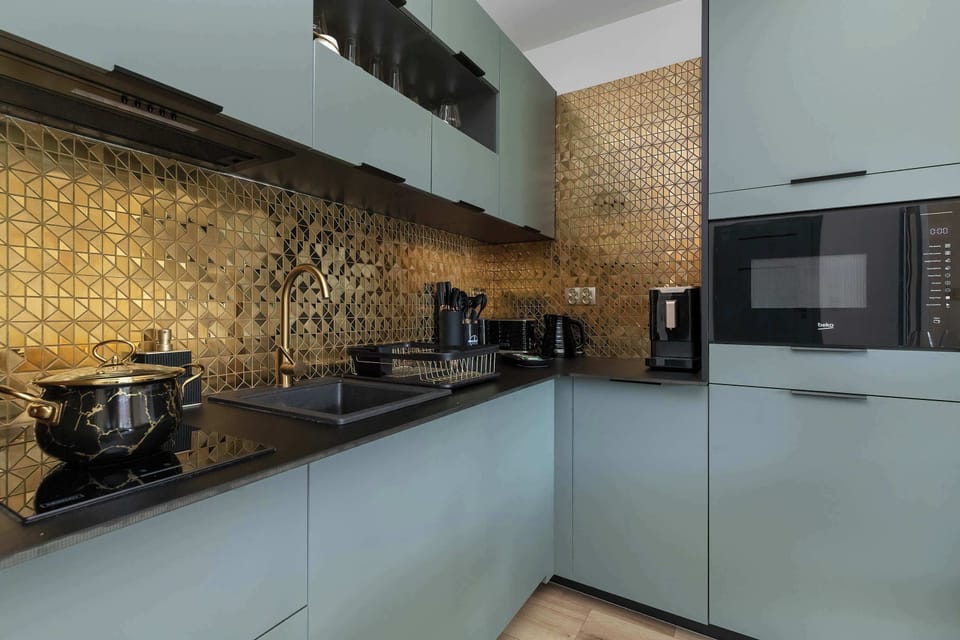 The kitchenette has everything you need to cook a delicious meal.