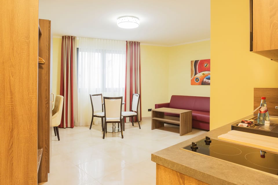 Junior Suite | In-room dining