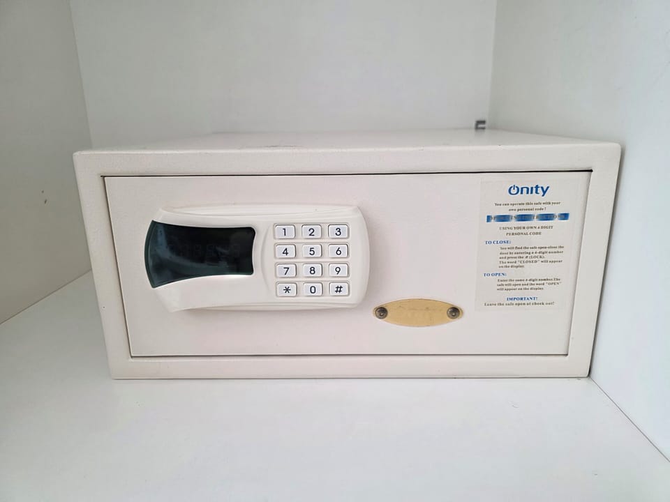 Premium Loft, City View | Safe