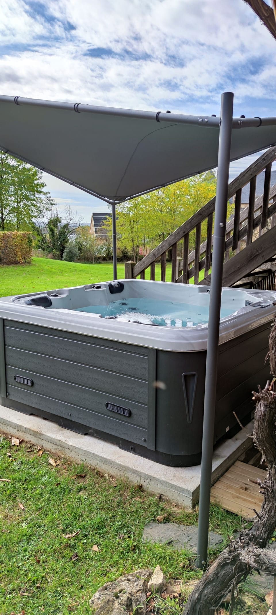 Outdoor spa tub