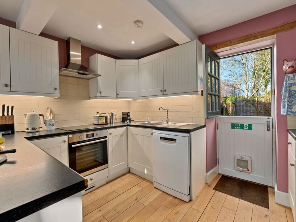 House | Private kitchen | Stovetop, highchair