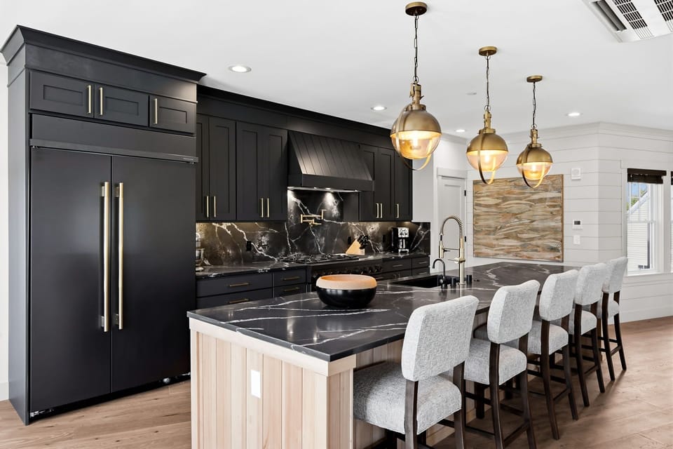 Kitchen with dining bar
