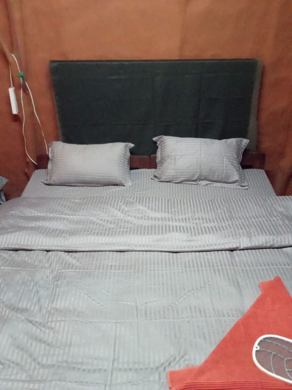 Desk, laptop workspace, iron/ironing board, WiFi (free)