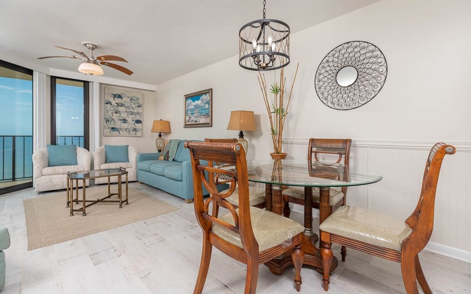 Condo, 2 Bedrooms | Living area