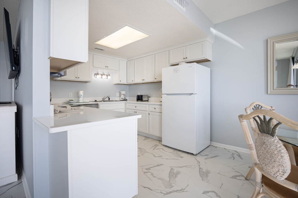 Condo, 1 Bedroom | Private kitchen | Coffee/tea maker, fridge, oven