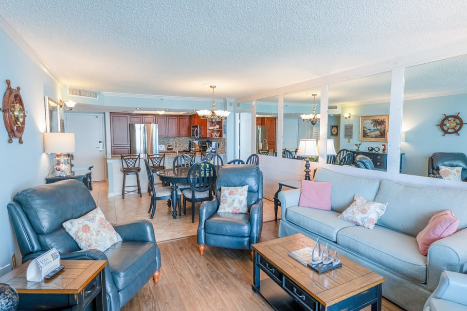 Condo, 2 Bedrooms | Living area