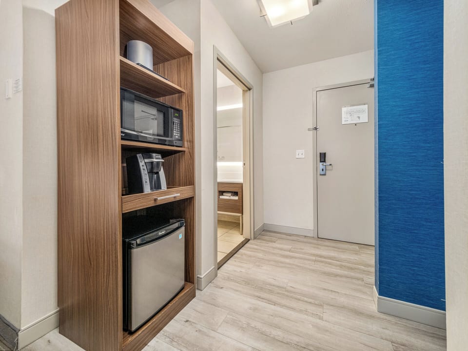 Premium bedding, pillowtop beds, in-room safe, desk