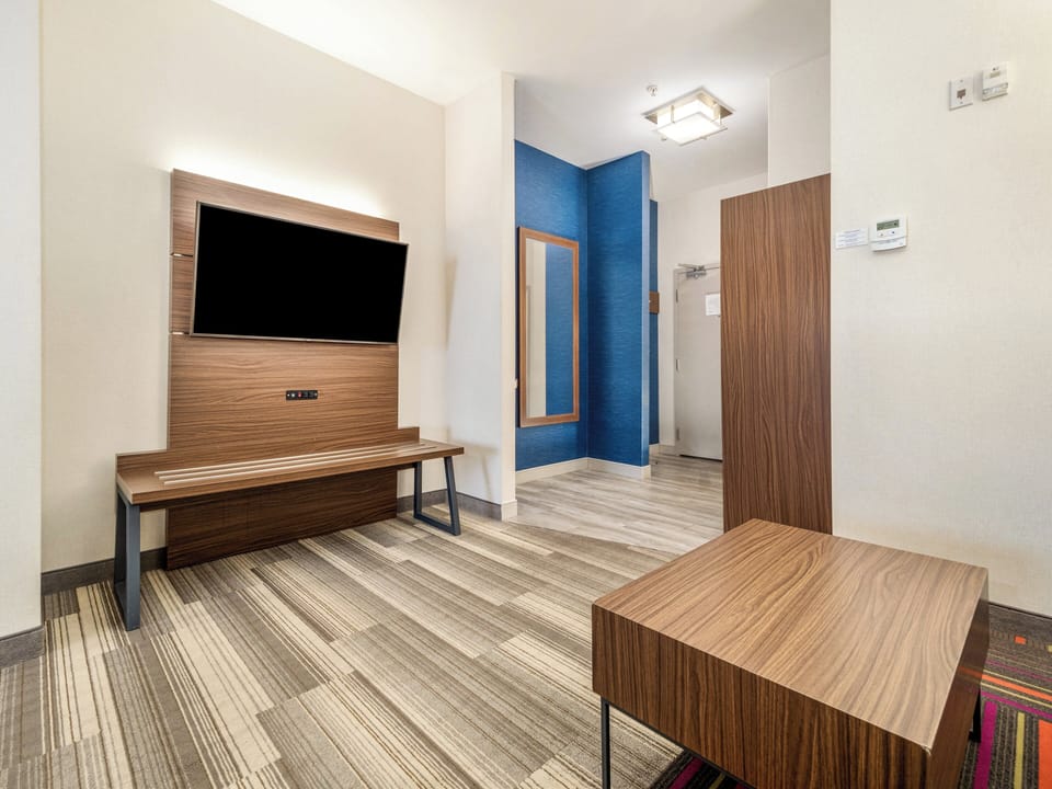 Premium bedding, pillowtop beds, in-room safe, desk