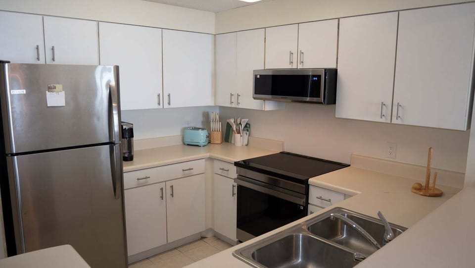 Condo, 2 Bedrooms | Private kitchen